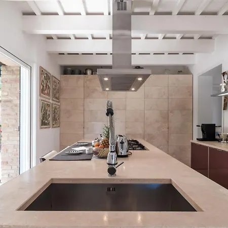 Casa Cantagallo 4&4, Emma *