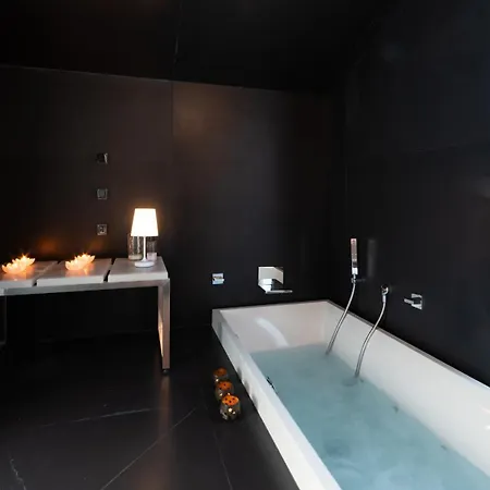 Casa Cantagallo 4&4, Emma Vila