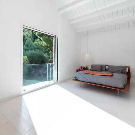 Casa Cantagallo 4&4, Emma Vila