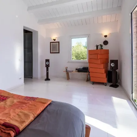 Casa Cantagallo 4&4, Emma Vila *